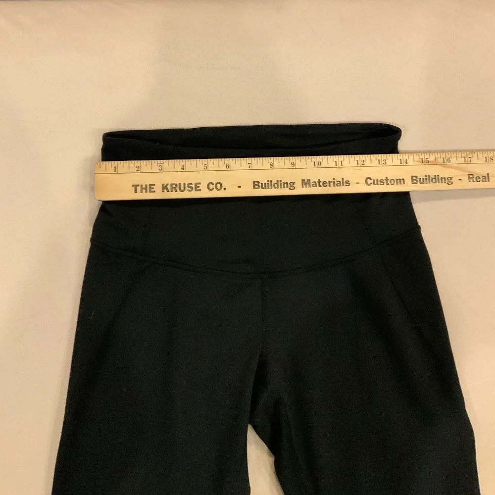 Zella Black M Capri leggings Active Yoga Gym Travel Adventure Outdoor Normcore